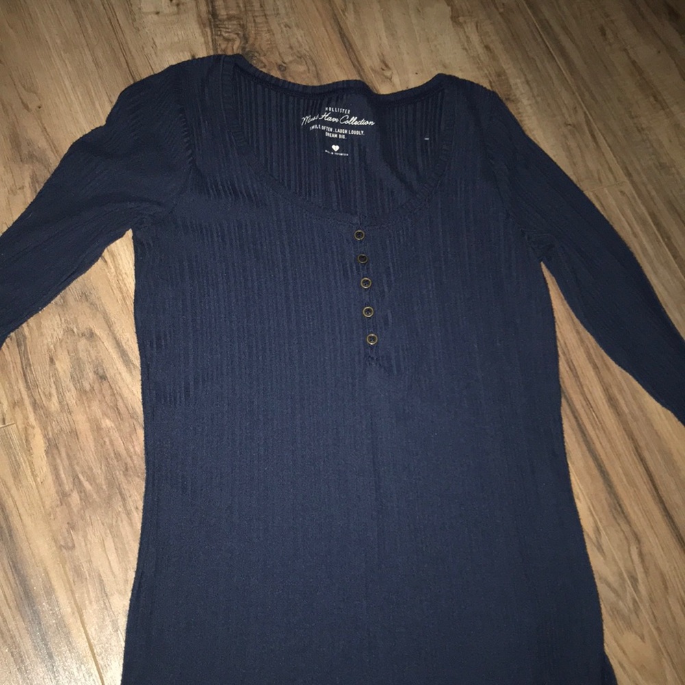 Hollister button top